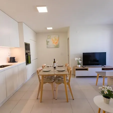 Modern 2br With Balcony And Gym Hh