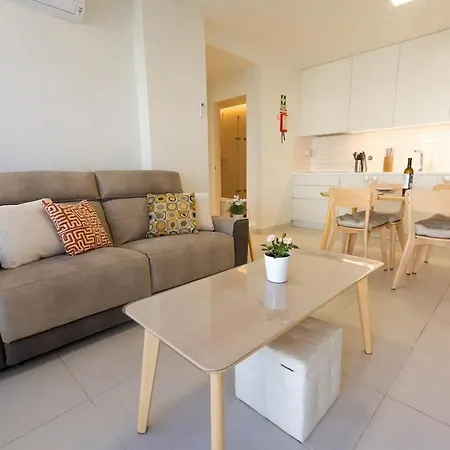 Modern 2br With Balcony And Gym Hh *