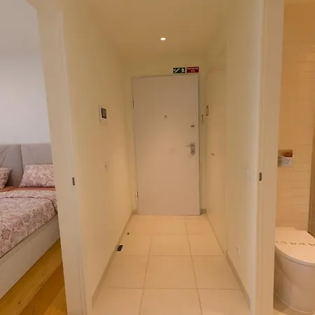 Modern 2br With Balcony And Gym Hh * 塔维拉