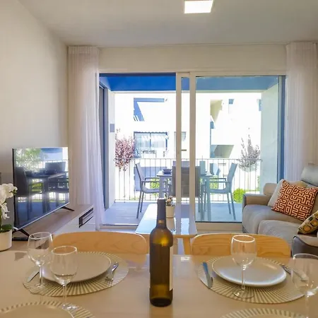 Modern 2br With Balcony And Gym Hh *