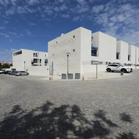 Modern 2br With Balcony And Gym Hh *